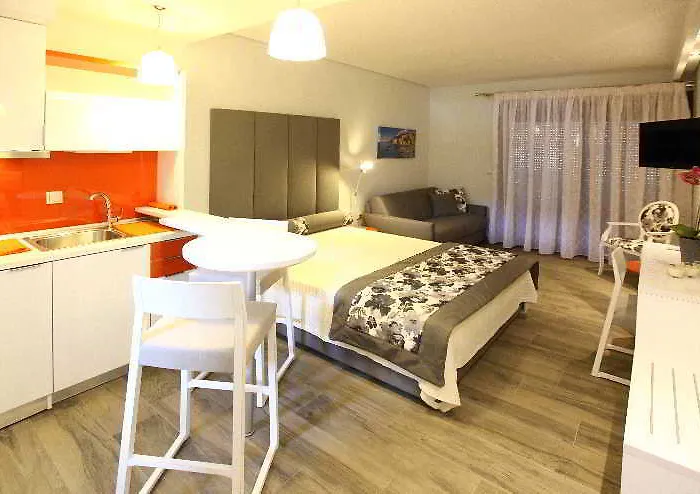 Mary's アパートホテル