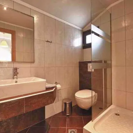 Mary's Χρυσή Αμμουδιά