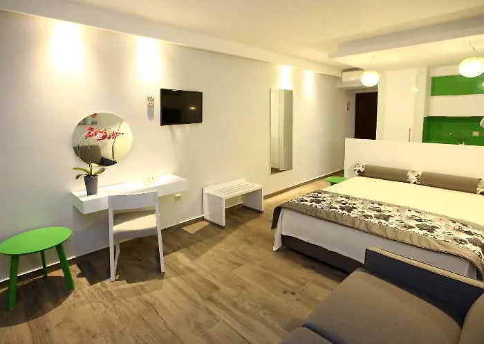 Mary's Χρυσή Αμμουδιά